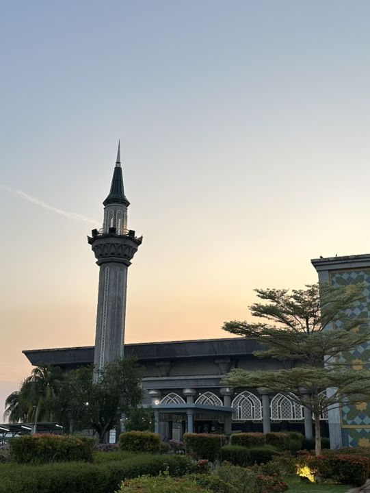 A Moment of Peace Before Takeoff – Sultan Abdul Samad KLIA Mosque ✈️  