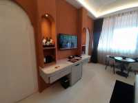 🌴自然と快適さが調和する場所──ホテル・アダム・クラビでリラックスステイ。