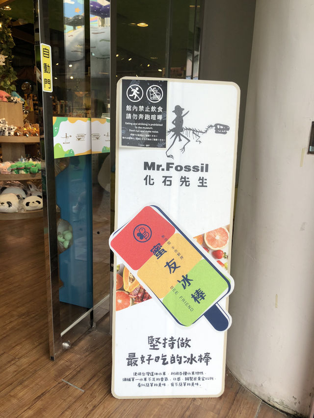 樂園中的精品店很多特別可愛的公仔🐯🦁🐻🐮