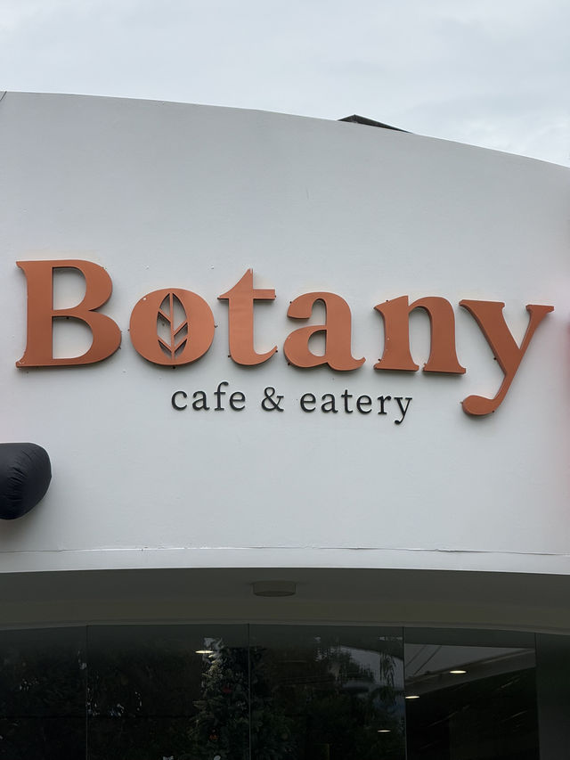 Botany Cafe - คาเฟ่สีขาวกลางสวน จิบกาแฟในวันสบายๆ