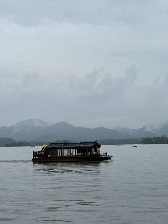 West Lake: Hangzhou: Where Poets, Emperors & Mist Crowned Hills Paint Paradise