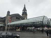  【ハンブルク中央駅｜ドイツ・ハンブルク 「ヨーロッパの旅が動き出す場所。人と時間が交差する壮大なステーション」】