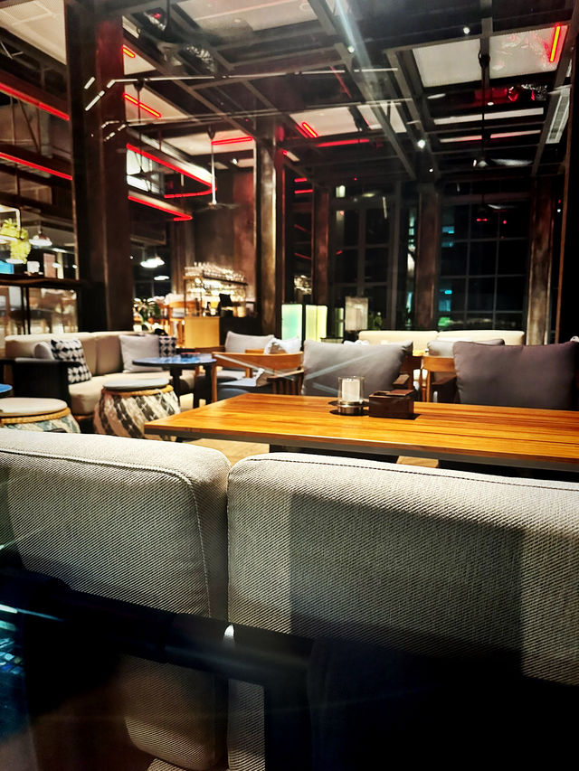 夜の魔法が降りる場所──Hyatt Centricで過ごす都会の極上時間