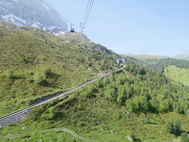 瑞士格林德瓦-艾格快車(Eiger Express)纜車