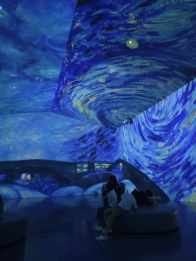 미디어아트의 새로운 차원, 웅장함에 압도되는 순간 🌌