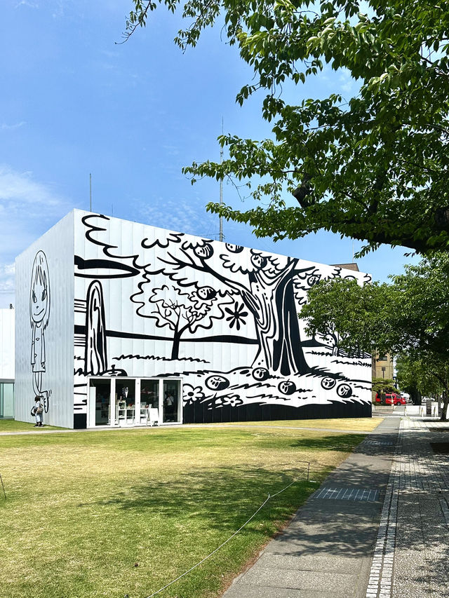 【十和田市現代美術館】