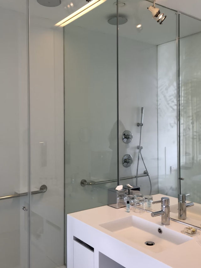 Renaissance Barcelona Fira Hotel – Vertical Garden Elegance in the City