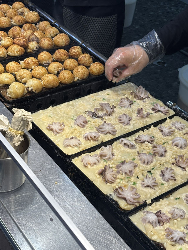 A Must-Try at Tore Tore Market – Odori Dako’s Whole Octopus Takoyaki 🐙🔥