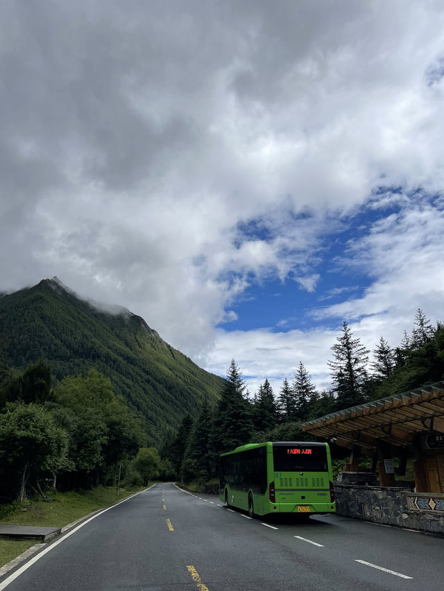 Cloudy Peaks Dream⛰️