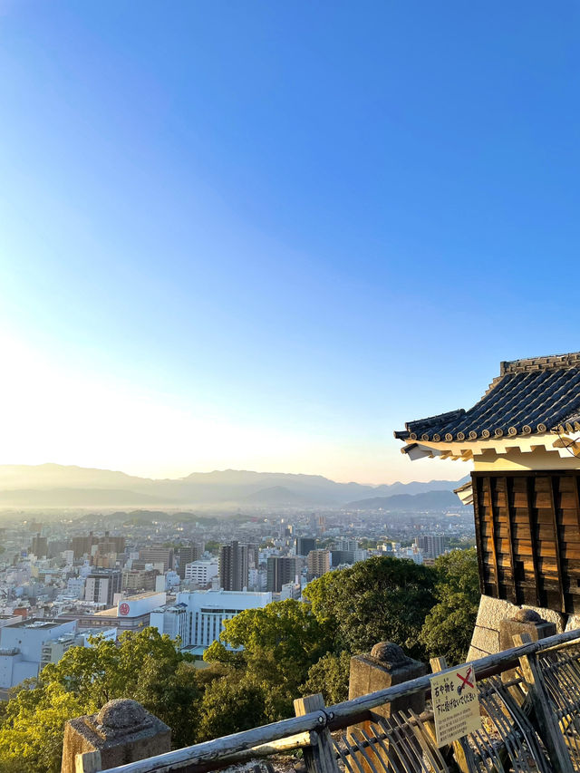 江戸時代以前の天守が残る松山城 