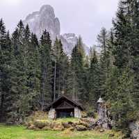 Karlsbader Hütte: Exploring Tyrol’s Mountain Majesty