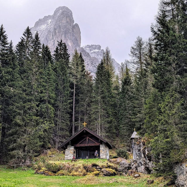Karlsbader Hütte: Exploring Tyrol’s Mountain Majesty