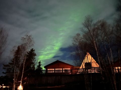 Yellowknife, Làng Aurora