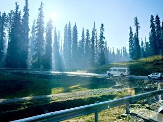 Gulmarg — The Dreamlike Plateau Beneath the Himalayas