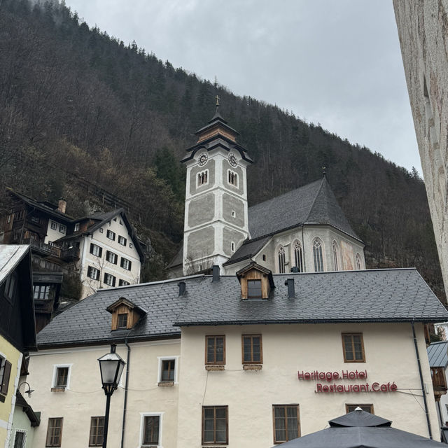 🏔️ HALLSTATT — AUSTRIA’S SNOWY FAIRYTALE VILLAGE ❄️🇦🇹