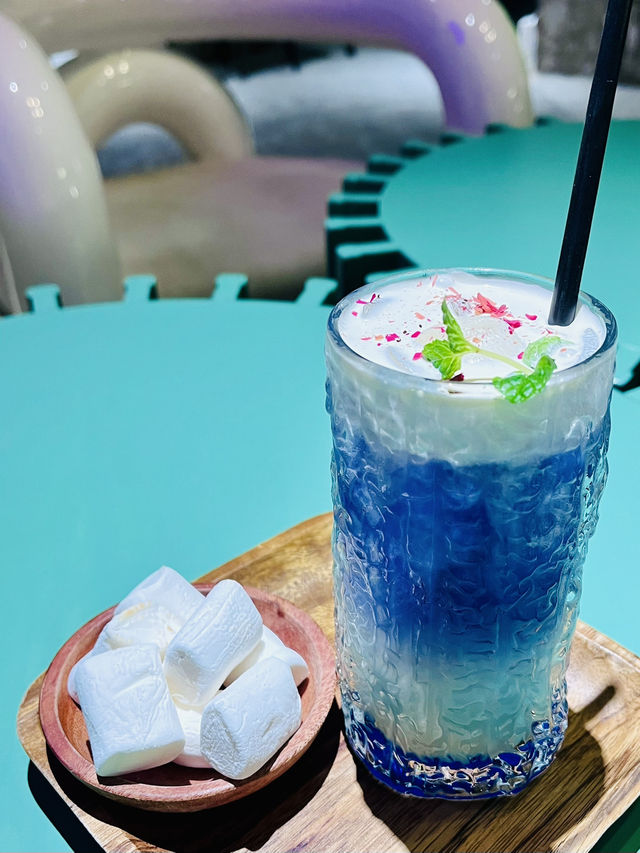 The XX Coffee Bar: Hanoi’s Stylish Sip & Chill Spot🇻🇳☕️ The XX Coffee Bar: Hanoi’s Stylish Sip & Chill Spot🇻🇳☕️