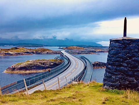 The Road to Nowhere ノルウェーの「世紀の建築物」。 | Trip.com Averoy
