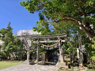 In Okinawa, I encountered tranquility, a group of youthful people, and an unforgettable azure blue.