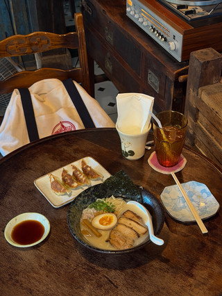 A Japanese-style ramen restaurant with a great atmosphere and delicious food. #Bangkok 🍜🥟🍃