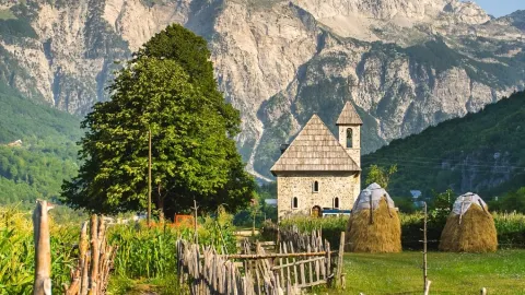 "Exploring the Peaks Together: Hiking Trails, Stone Cottages, and Outdoor Dining 🌲🍽️" — traveler post in Shkoder
