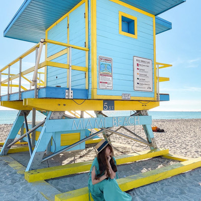 可愛すぎる🥺❤️カラフルなライフガード小屋が映える📸 | Trip.com