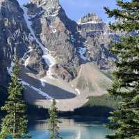 Turquoise water of Moraine Lake