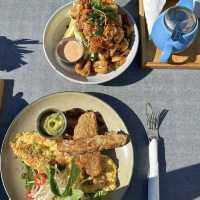 🇦🇺 バーンズ・ビーチに位置する人気のカフェ＆レストラン