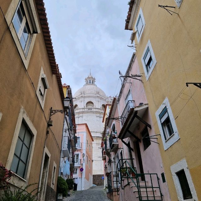 🌟 Exploring Alfama: Lisbon's Enchanting Neighborhood 🌆🌸