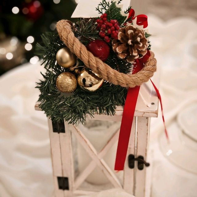 Charming Christmas Decor at a Restaurant in Taranto  