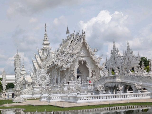 Trip to the white, black and blue temple near Chiangmai 