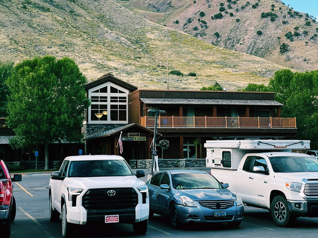 🚙 National Park Transportation Tips: Salt Lake City to the Mighty 5 🏞️🧭
