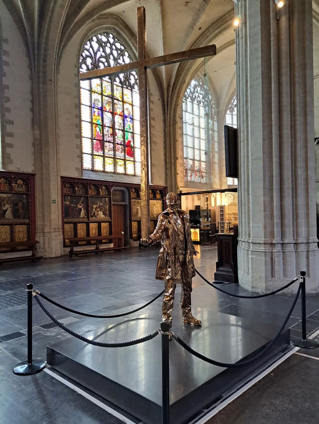 A Gothic Masterpiece in the Heart of Antwerp 🏰✨
