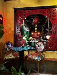 You are in restaurant, but feel like an historical museum! It’s possible in Hoi An
