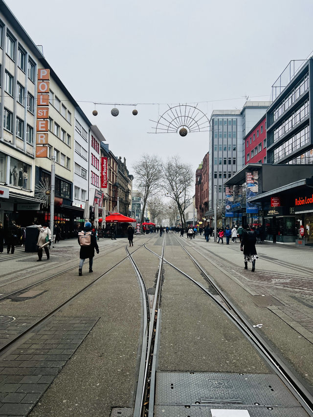 🛍️🚶‍♀️ Karlsruhe Calling: A Walkable Wonderland of Culture & Style 🇩🇪✨  