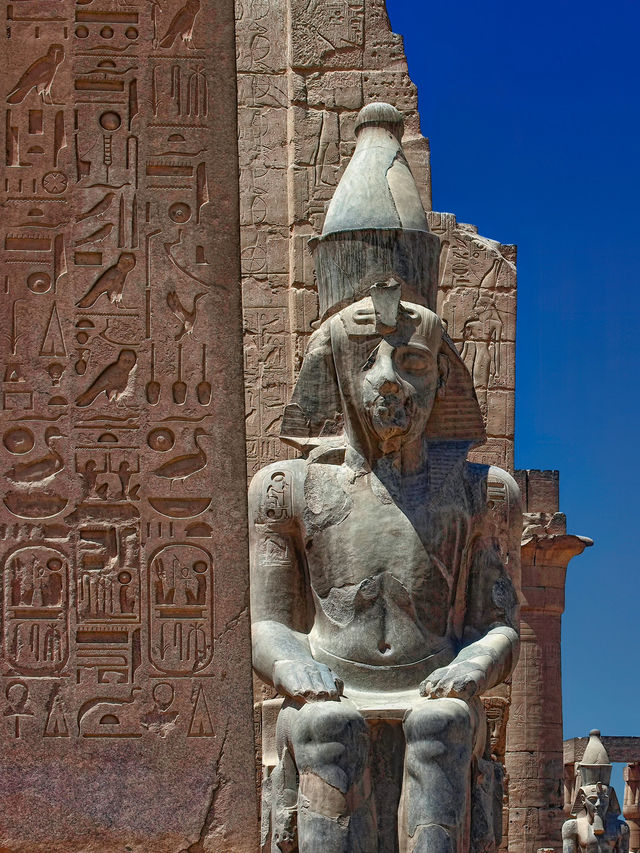 카르나크 신전, 영원의 대회랑 속으로 