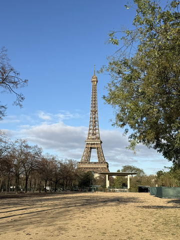 Majesty in Metal: The Eiffel Tower Unveiled 🇫🇷