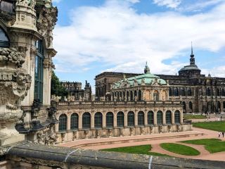 ツヴィンガー宮殿 — ドレスデンが誇る壮麗なバロック建築の真珠