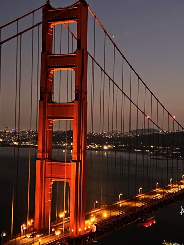 The Golden Gate Bridge is the main symbol of San Francisco, USA, which can be appreciated from all angles and at different times.