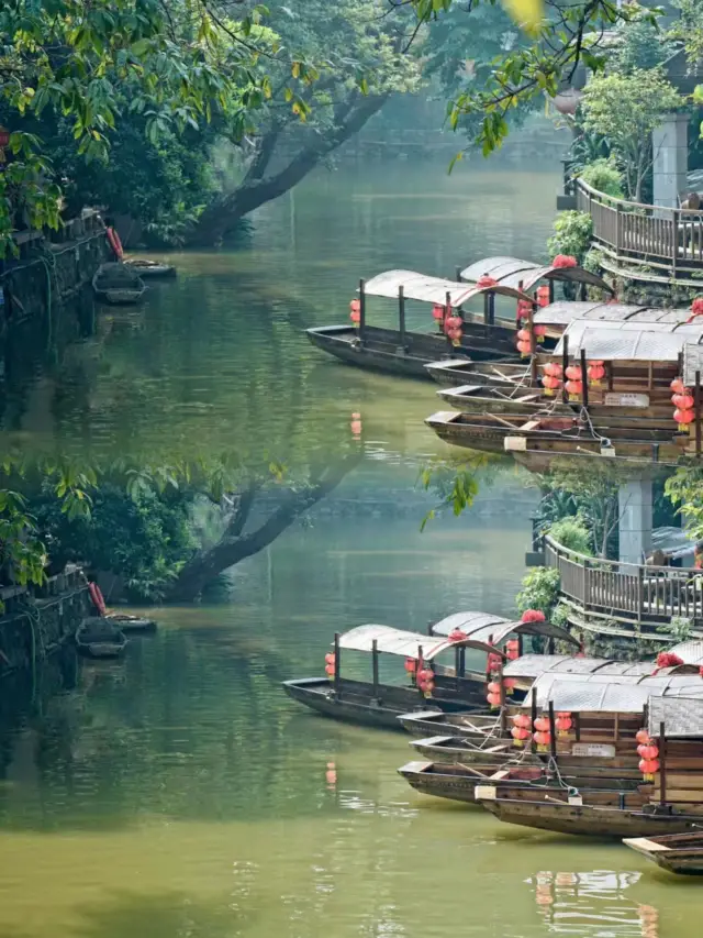 If you don't want to go to the crowded Zhouzhuang, come to this free Lingnan water town