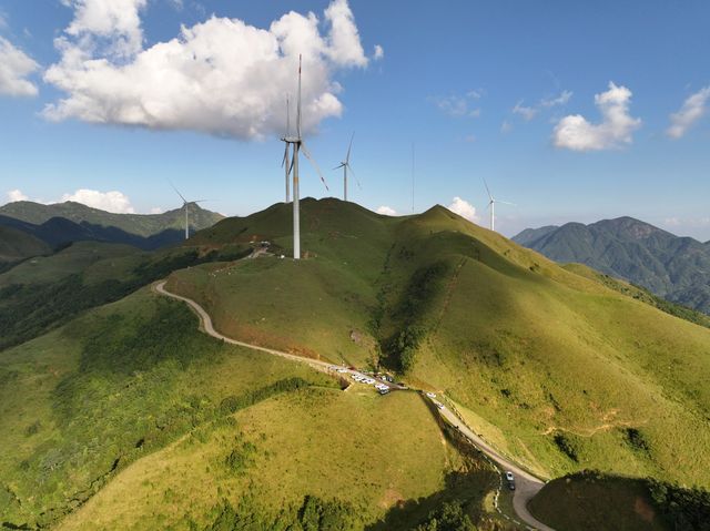 廣西玉林四勝頂，雲海之上的高山草甸