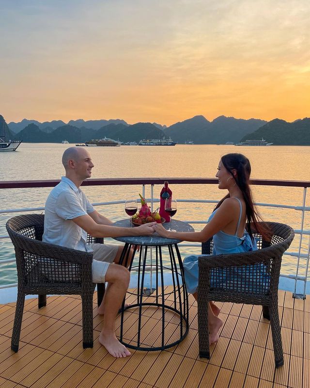 Cruising Bliss in Halong Bay 🚢