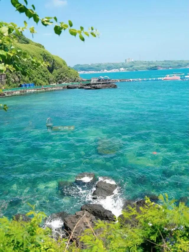 友達の間で私が三亚に行ったと噂が広まっていますが、実は涠洲島の海があまりにも美しいんです