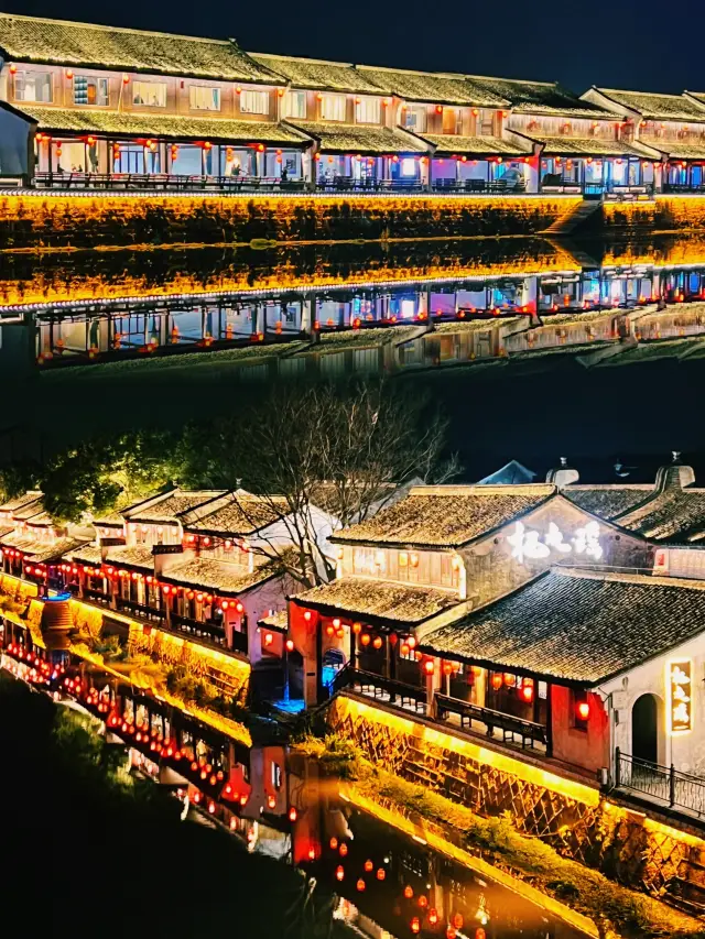免費古鎮的夜景也很美～杭州