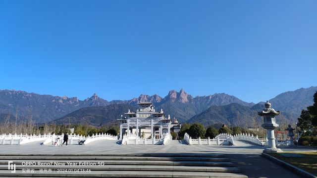 大美九華山，虔誠禮佛路