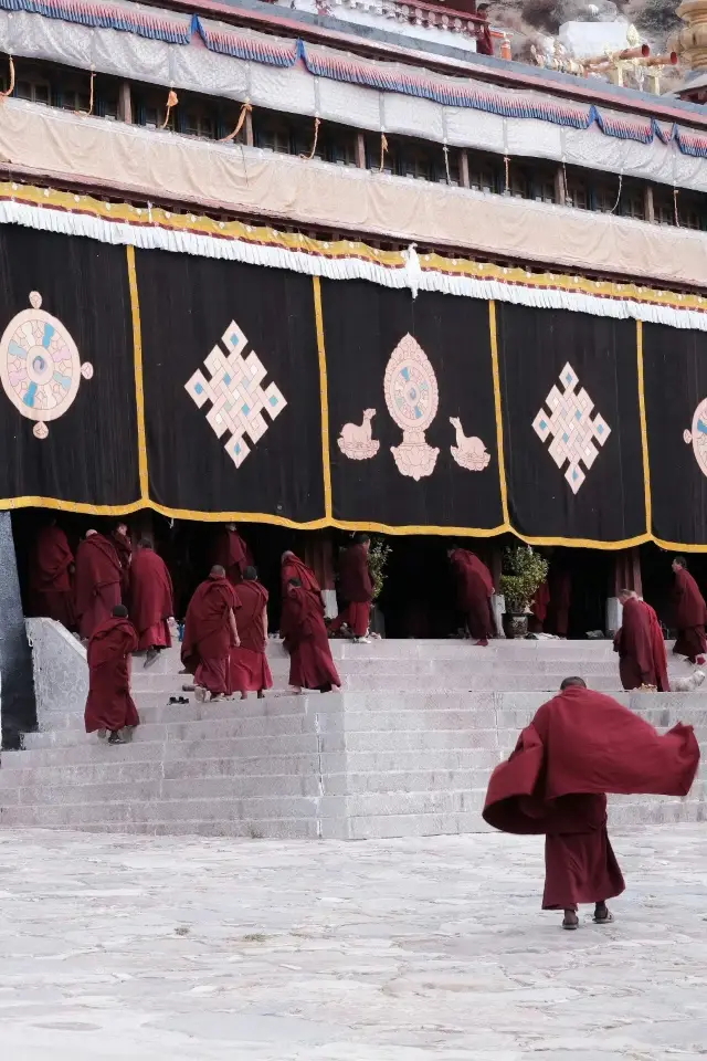 Sera Monastery | At this moment, the voice of faith is deafening