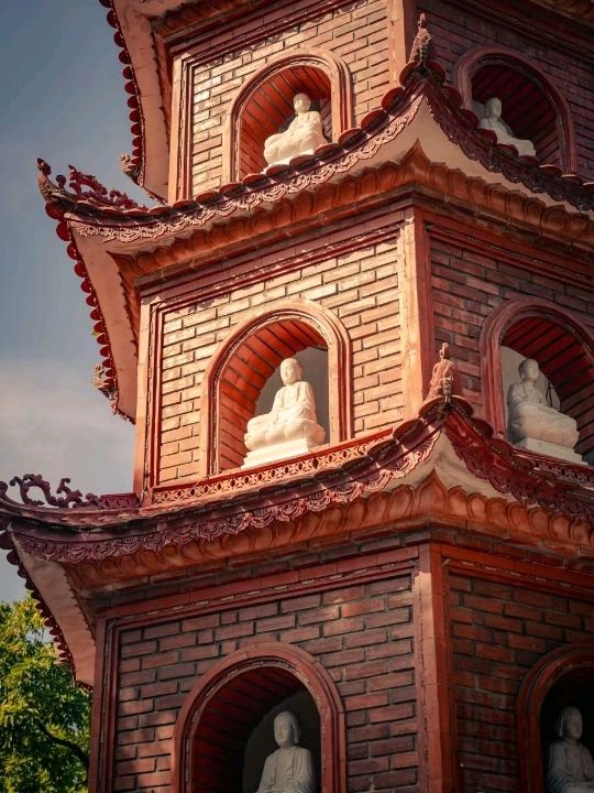 Amazing Tran Quoc Pagoda in Vietnam🇻🇳