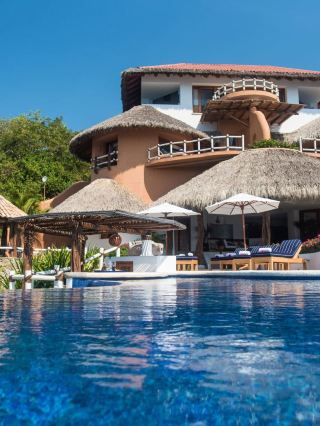 🌴✨ Zihuatanejo's Hidden Gem: La Casa Que Canta 🏖️💕