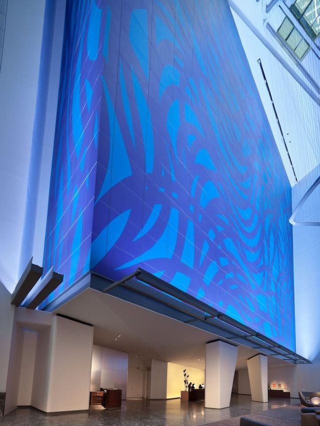 🌟✨ Luxe Suites & Eats in NYC's Heart 🗽🍴