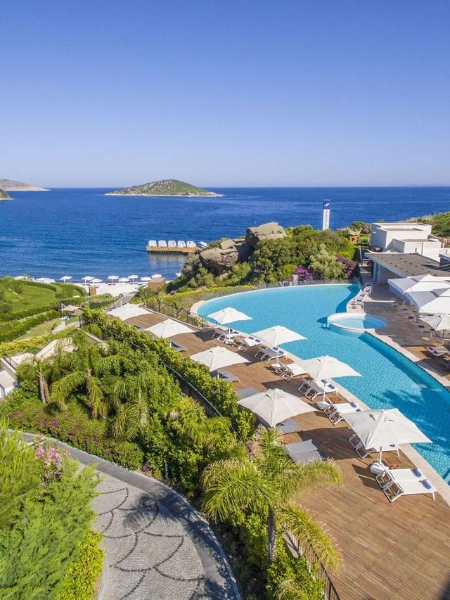 🌟 Bodrum Bliss: Sirene's Luxe Beachfront Stay 🌊