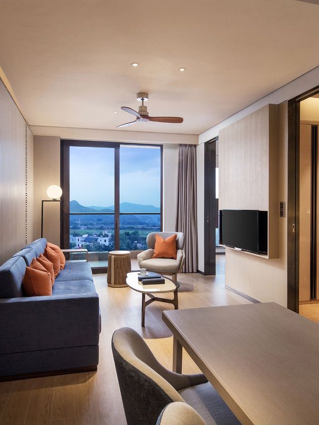 🌴 Sanya Sojourn: Hongtang Bay Jianguo Resort 🏖️